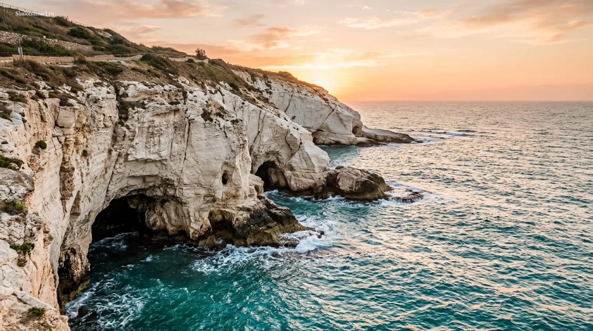 Рош-ха-Никра: морские гроты, канатная дорога и белые скалы